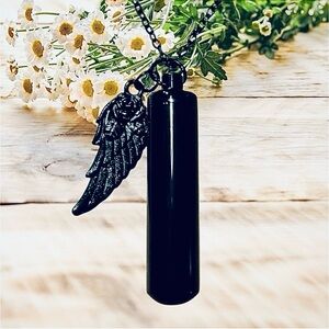 🎉3 / $9 DEAL
NWT Cremation urn necklace with angel wing